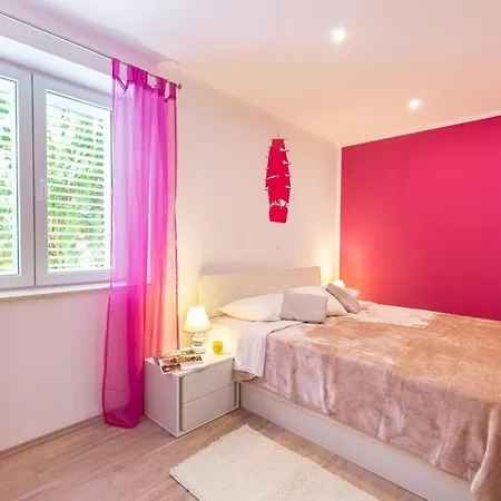 Red And Blue Apartamento Mlini