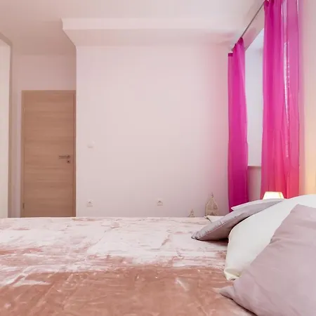 Apartamento Red And Blue Mlini