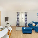 Red And Blue Appartement *