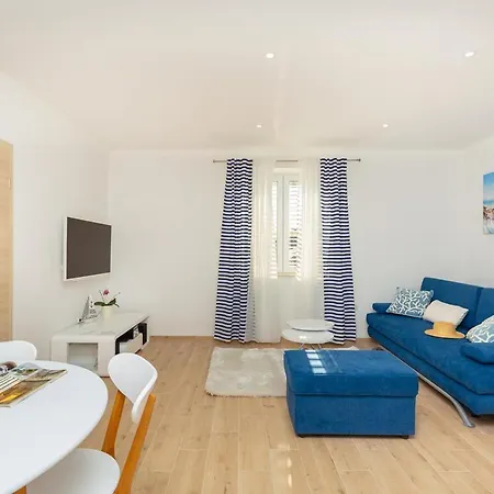 Red And Blue Apartment *