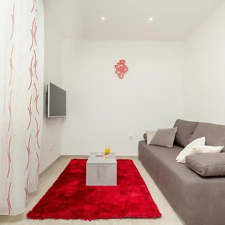 Red And Blue Apartment *